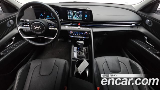 Hyundai Avante — interior