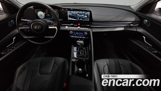 Hyundai Avante — interior