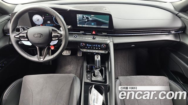 Hyundai Avante — interior