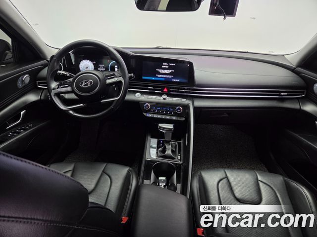 Hyundai Avante — interior