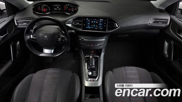 Peugeot 308 — interior
