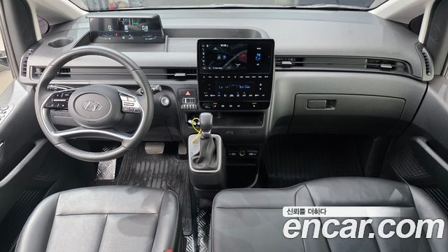Hyundai Staria — interior