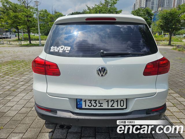 Volkswagen Tiguan — interior