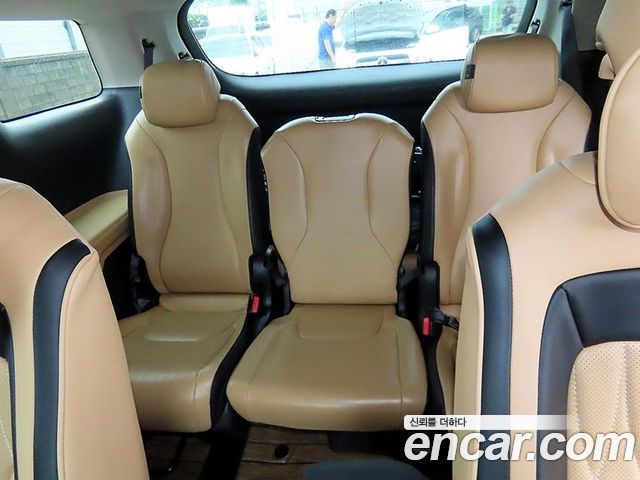 Kia Carnival — interior
