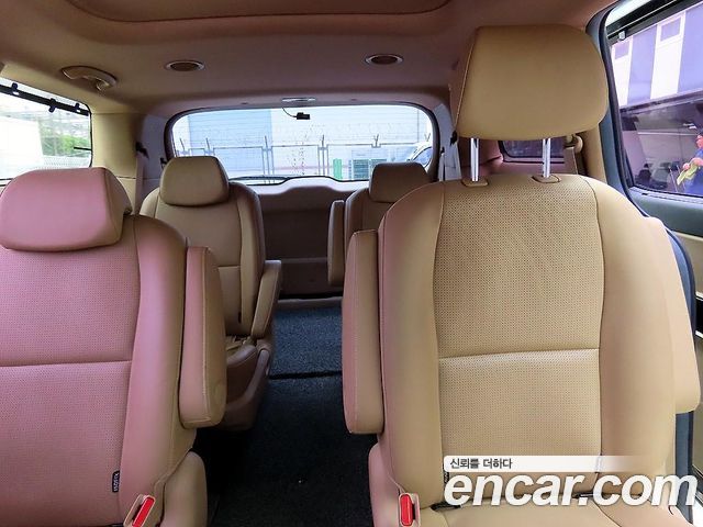 Kia Carnival — interior