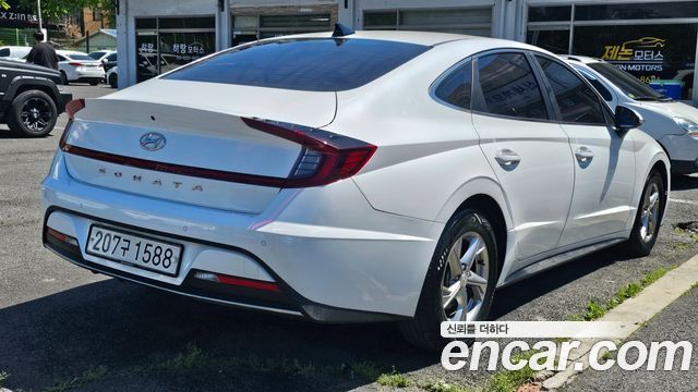 Hyundai Sonata — interior