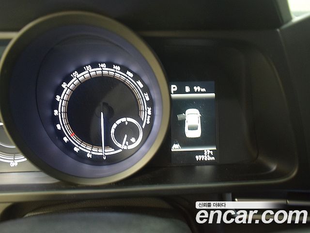 Hyundai Avante — interior