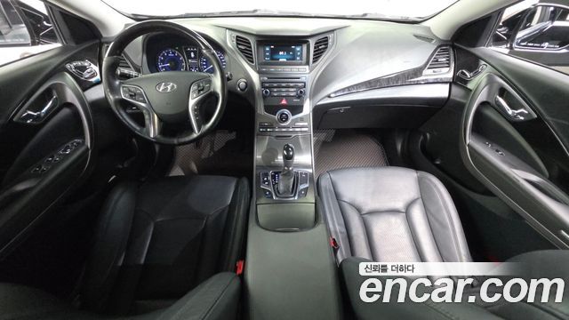 Hyundai Grandeur — interior
