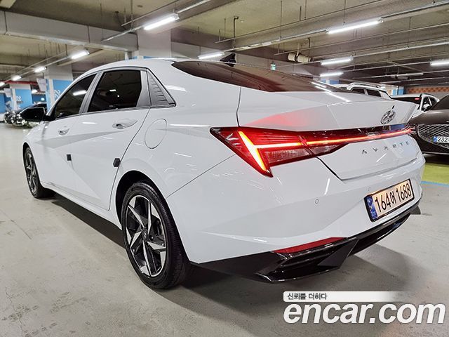 Hyundai Avante — interior
