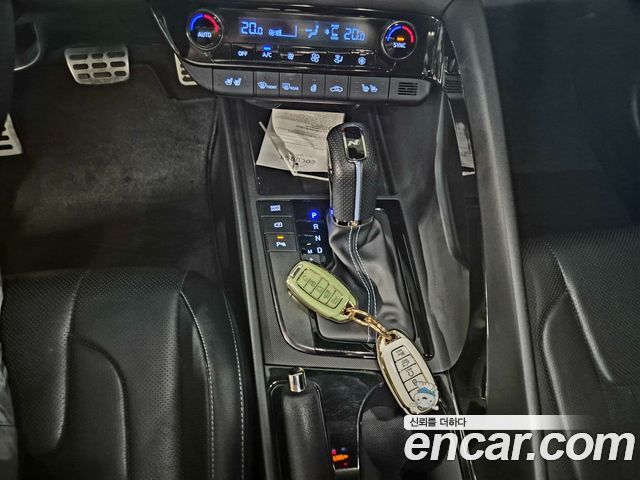 Hyundai Avante — interior