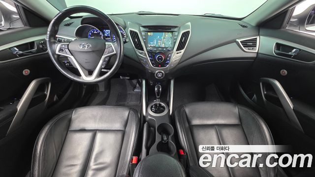 Hyundai Veloster — interior