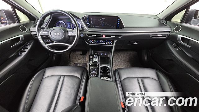 Hyundai Sonata — interior