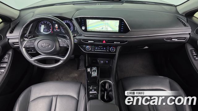 Hyundai Sonata — interior