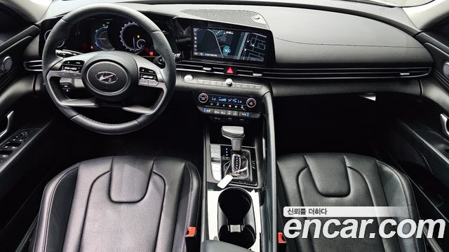 Hyundai Avante — interior