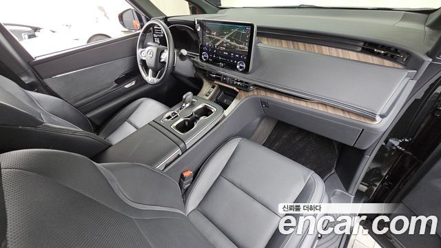 Lexus LM — interior