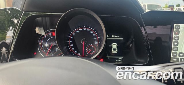 Hyundai Avante — interior