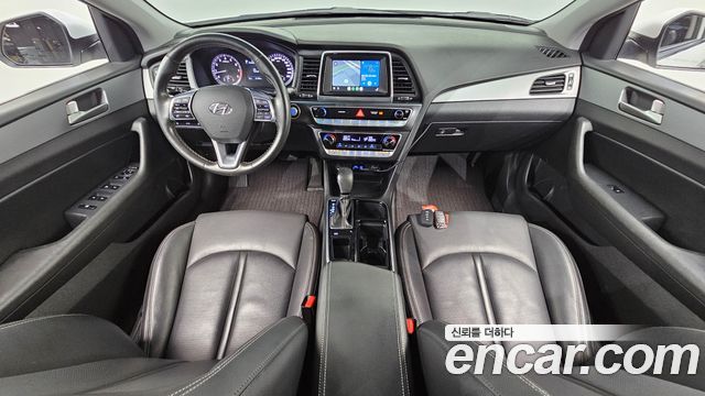 Hyundai Sonata — interior
