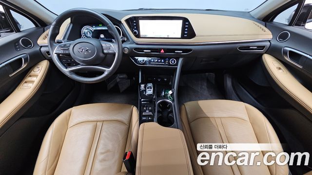 Hyundai Sonata — interior