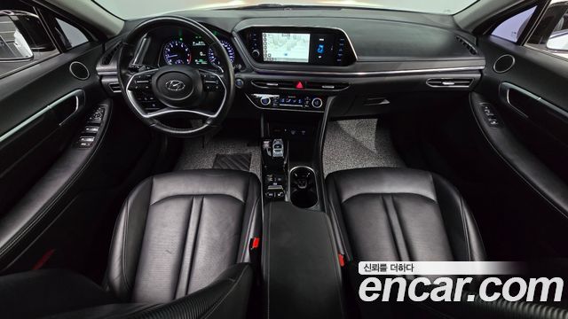 Hyundai Sonata — interior