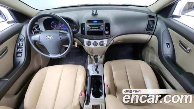 Hyundai Avante — interior