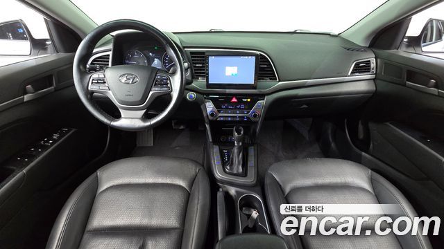 Hyundai Avante — interior