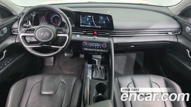 Hyundai Avante — interior