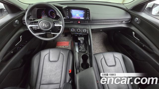 Hyundai Avante — interior