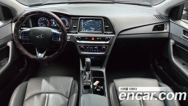 Hyundai Sonata — interior