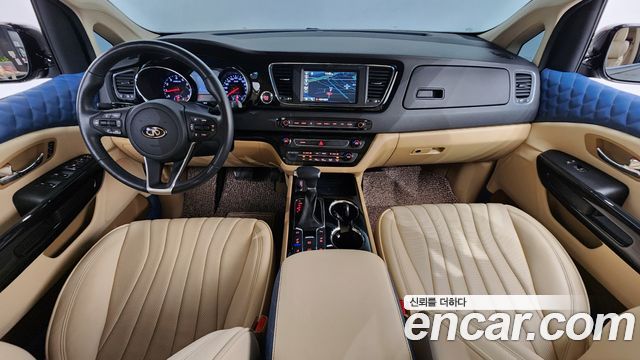 Kia Carnival — interior