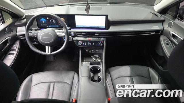 Hyundai Sonata — interior