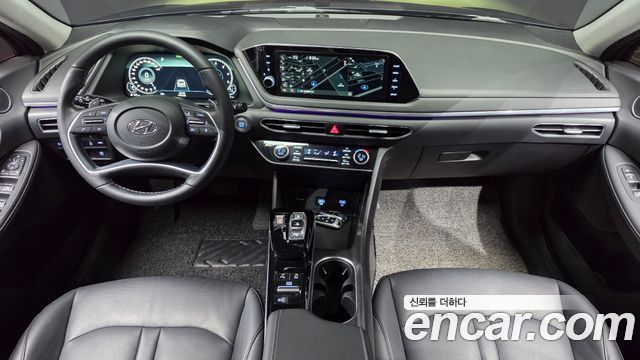 Hyundai Sonata — interior