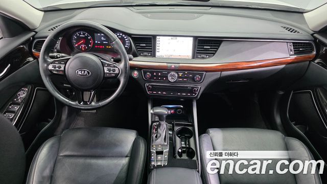 Kia K7 — interior