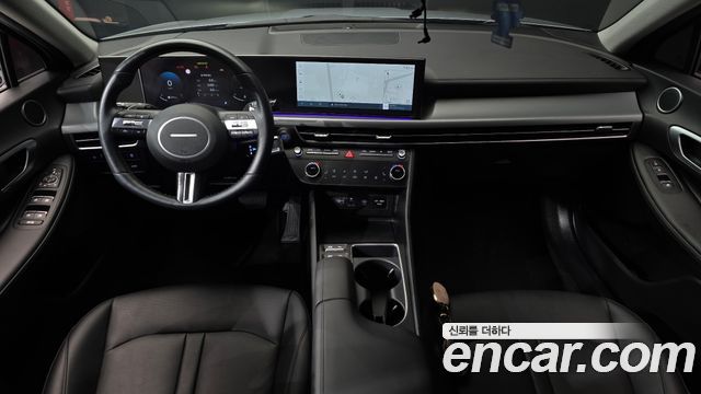 Hyundai Sonata — interior