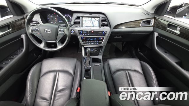 Hyundai Sonata — interior