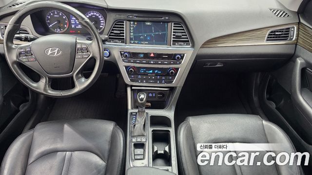 Hyundai Sonata — interior
