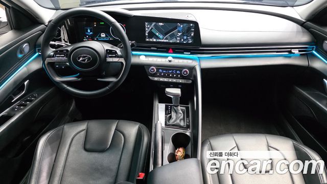 Hyundai Avante — interior