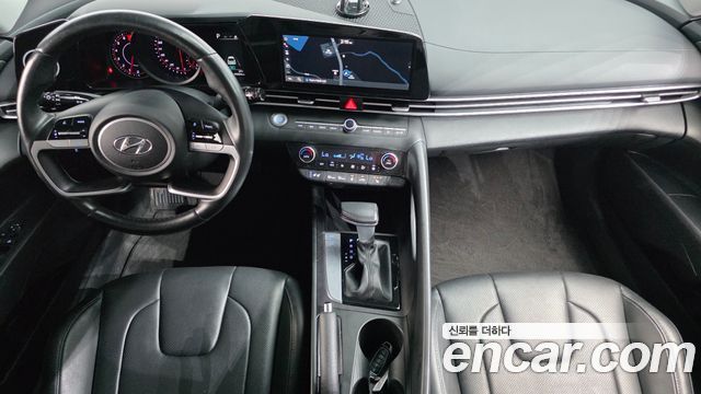 Hyundai Avante — interior