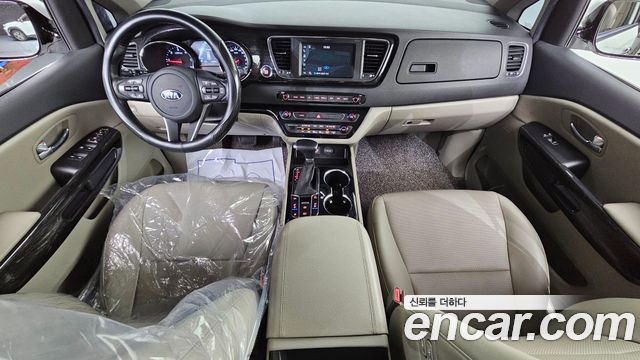 Kia Carnival — interior