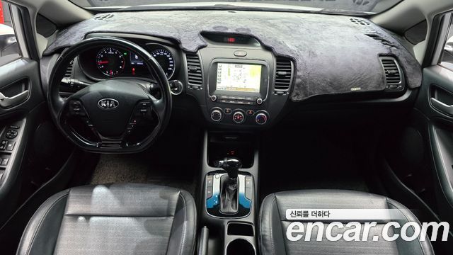 Kia K3 — interior