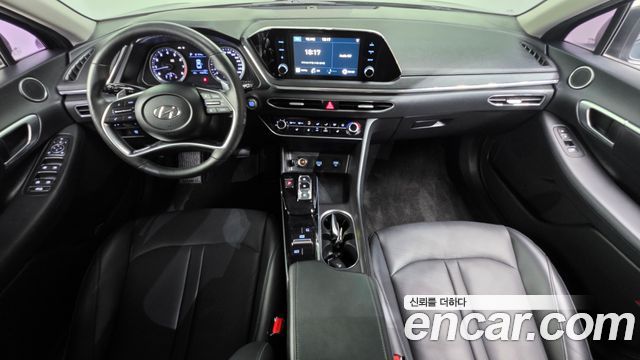 Hyundai Sonata — interior