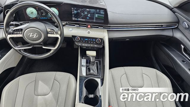 Hyundai Avante — interior