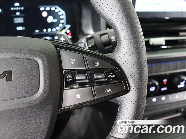 KG Mobility Musso — interior