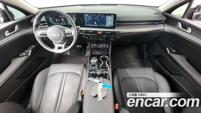 Kia K5 — interior