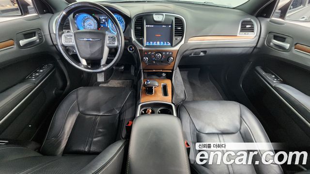 Chrysler 300C — interior