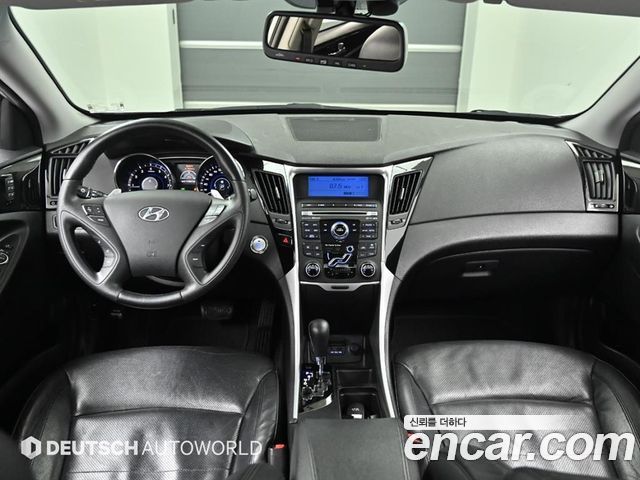 Hyundai Sonata — interior