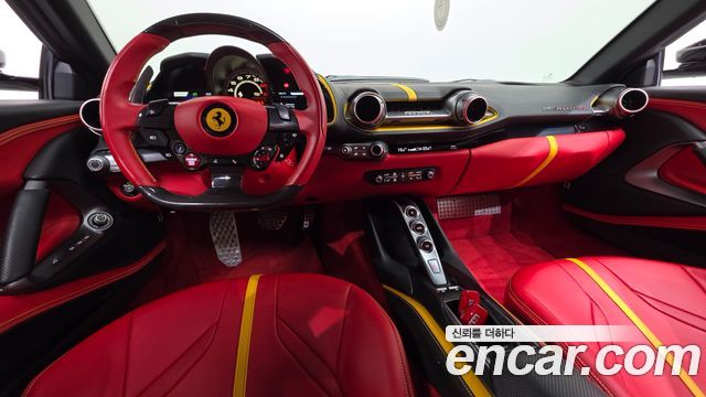 Ferrari 812 — interior