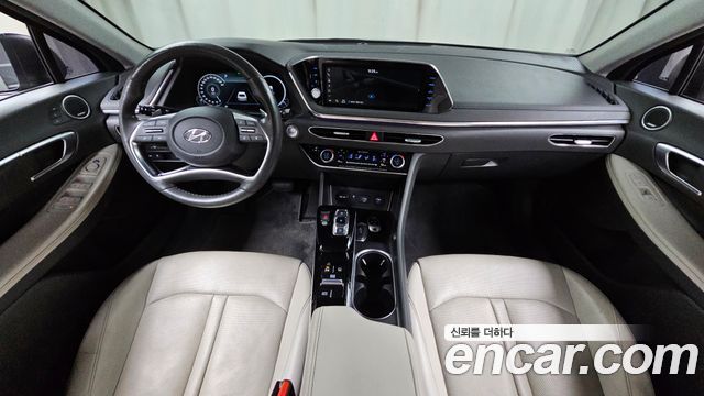 Hyundai Sonata — interior