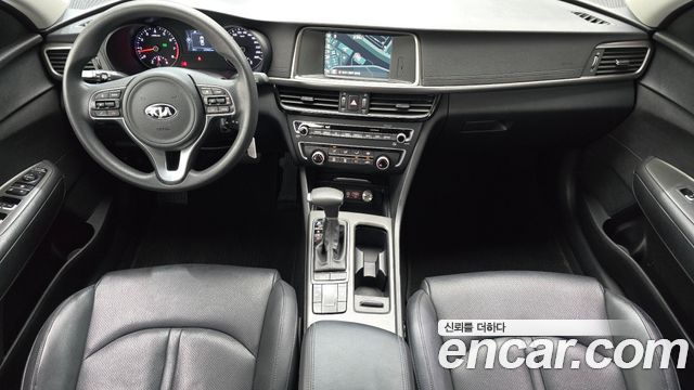 Kia K5 — interior