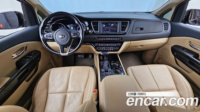 Kia Carnival — interior