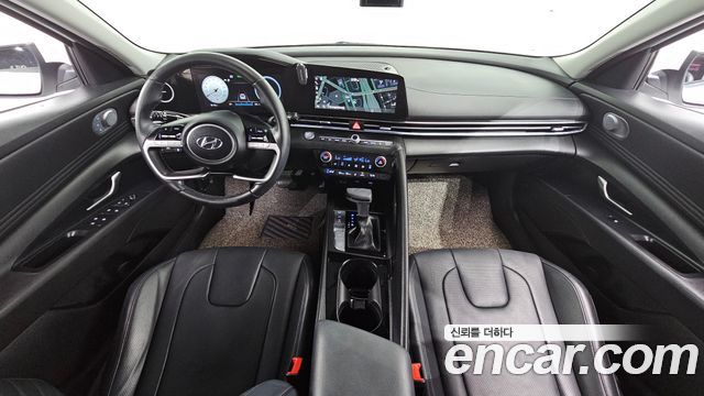 Hyundai Avante — interior